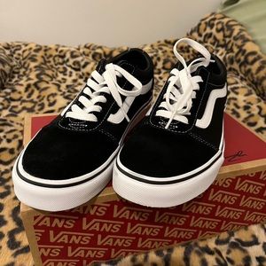 *^- BRAND NEW VANS W/ BOX !!! -^*